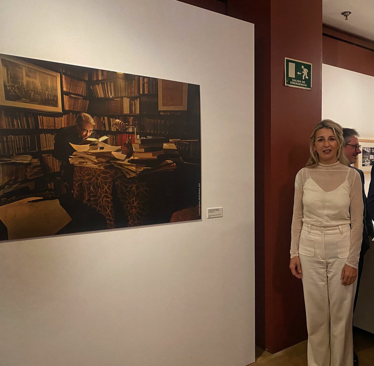 viglesiasphoto's tweet photo. Un honor ver mi foto en la exposición de @BNE_biblioteca 
#GonzaloTorrenteBallester 
#inauguracion #victoriaiglesias https://t.co/FzHhjTjJg0