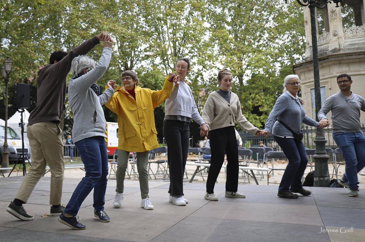 À DIJON, TANGO ET SIRTAKI À TOUS LES ÂGES ! Mercredi 25/09, lors de la #journéeintergénérationnelle de la <a href="/VilledeDijon/">Ville de Dijon</a> @abbreportages a mené 2 ateliers: #Tango le matin, et #Sirtaki l’après midi ! Un vrai succès ! <a href="/AlzheimerHellas/">Alzheimer Hellas</a> <a href="/ErasmusplusFR/">Agence Erasmus+ France / Education Formation</a>
#DanseAvecLesSeniors #ErasmusDays