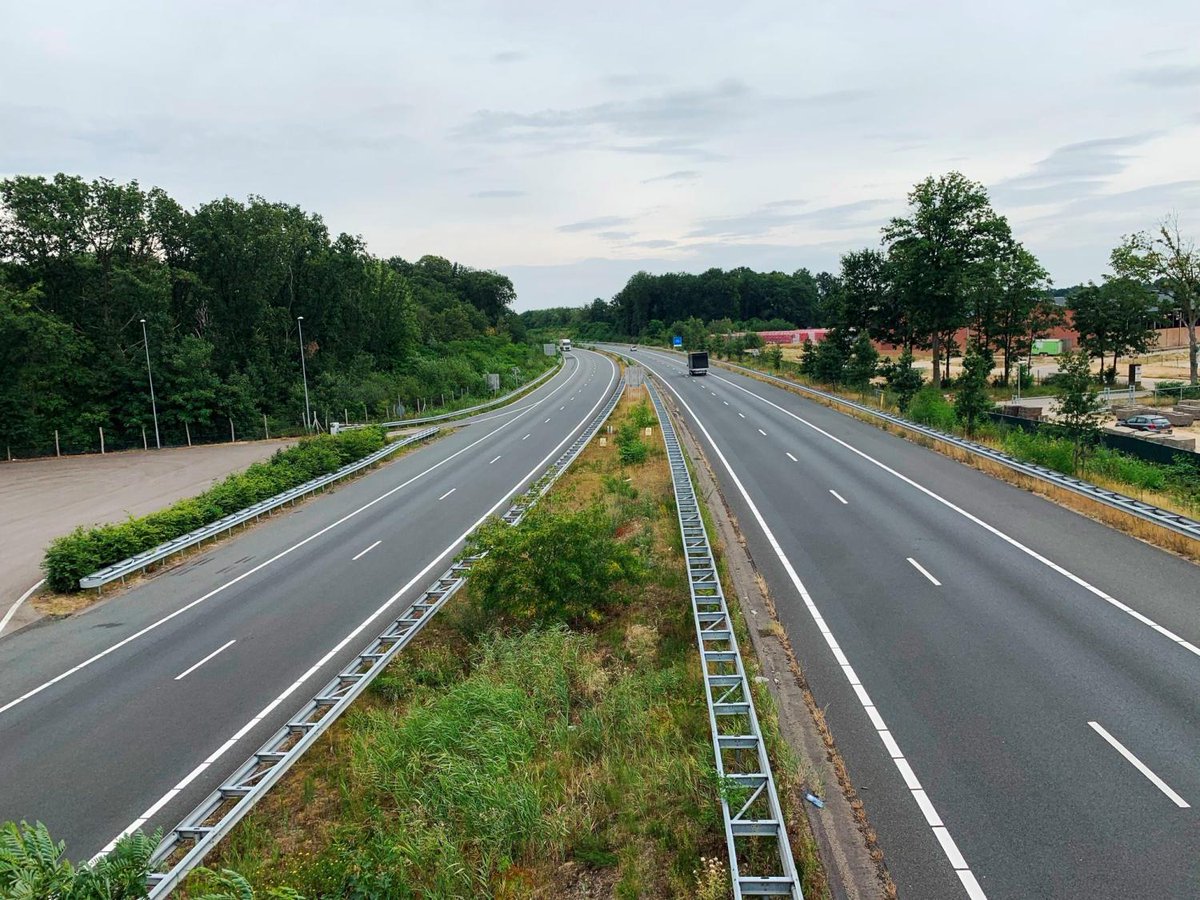 𝗩𝗲𝗿𝗸𝗲𝗲𝗿𝘀𝗱𝗿𝘂𝗸𝘁𝗲 𝗱𝗼𝗼𝗿 𝘄𝗲𝗿𝗸𝘇𝗮𝗮𝗺𝗵𝗲𝗱𝗲𝗻 𝗭𝘂𝗶𝗱𝗲𝗿𝗯𝗿𝘂𝗴 𝗩𝗲𝗻𝗹𝗼
Rijkswaterstaat voert van 17 oktober 21.00 uur tot maandag 21 oktober 05.00 uur spoedwerkzaamheden uit aan de Zuiderbrug bij Venlo. Meer informatie: 
nu.venlo.nl/nieuws/a73-bij…