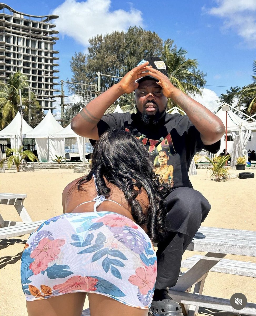 Nyamisaac1138's tweet photo. One day Egungu of Lagos will tell us why he interviews ladies with such features
RETWEET & FOLLOW 🙏
#Bigwiz #kaidorobo #uzor #wandecoal #timelessmusic #nairamarley #davido #newmusic https://t.co/u6tHMxPoTJ