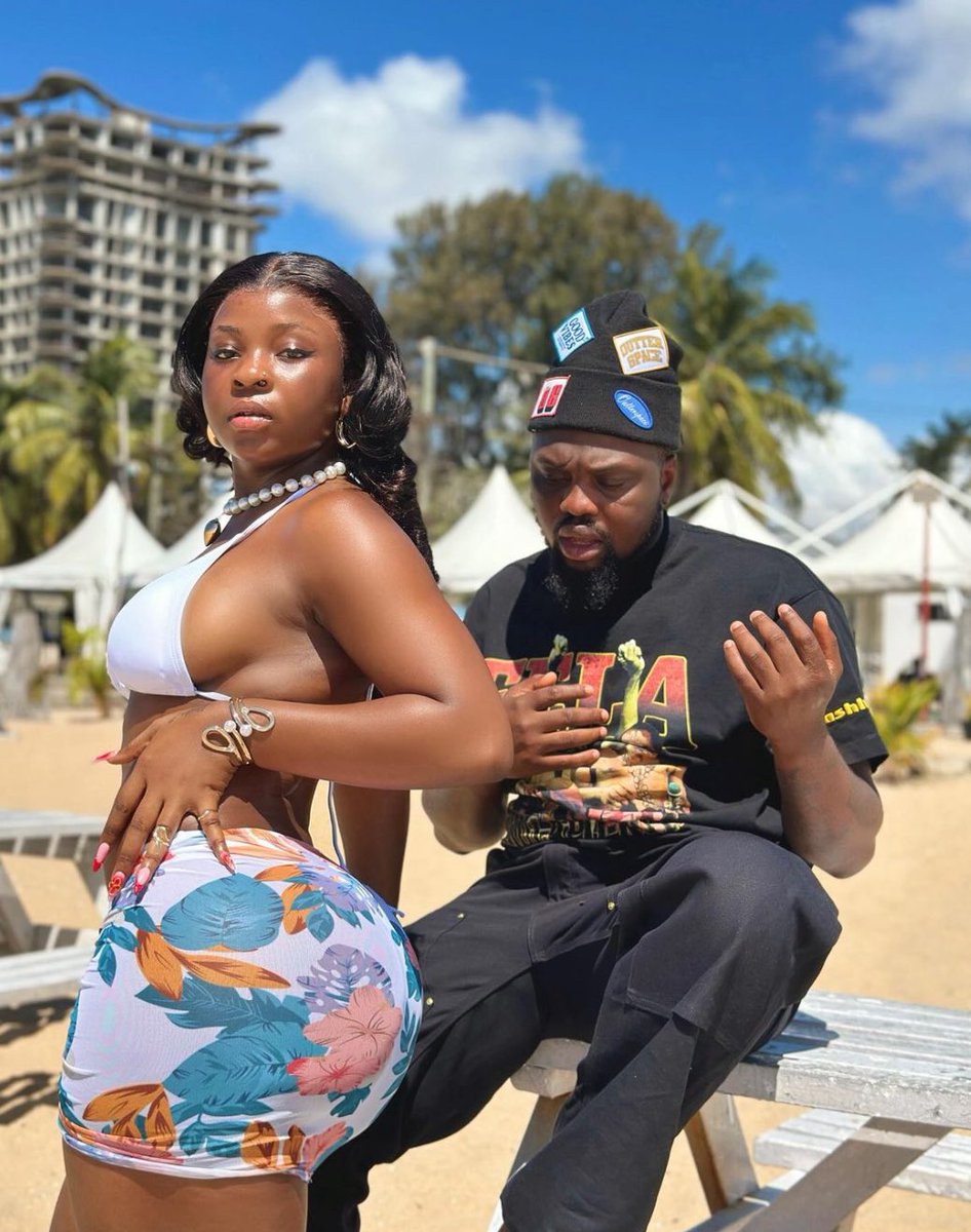 Nyamisaac1138's tweet photo. One day Egungu of Lagos will tell us why he interviews ladies with such features
RETWEET & FOLLOW 🙏
#Bigwiz #kaidorobo #uzor #wandecoal #timelessmusic #nairamarley #davido #newmusic https://t.co/u6tHMxPoTJ
