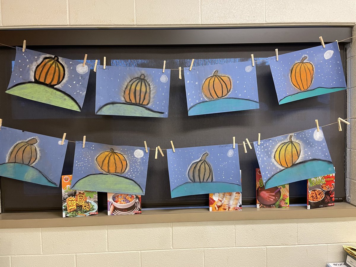 MrsGreensClass_'s tweet photo. Gr.2/3s using our full moon this week to create glowing pumpkins using chalk pastels! @stjcatholic https://t.co/8yonDG6BJV