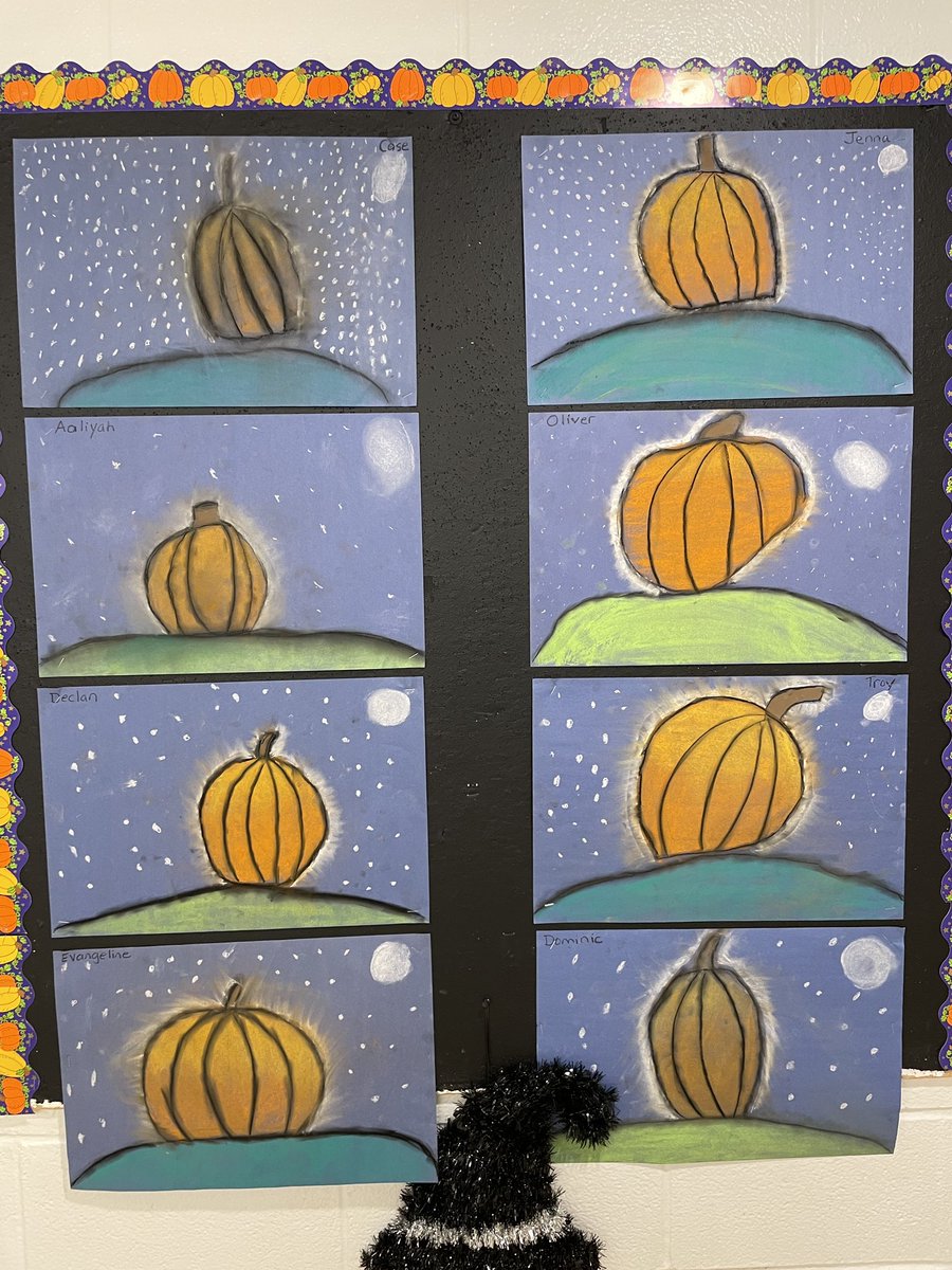 MrsGreensClass_'s tweet photo. Gr.2/3s using our full moon this week to create glowing pumpkins using chalk pastels! @stjcatholic https://t.co/8yonDG6BJV