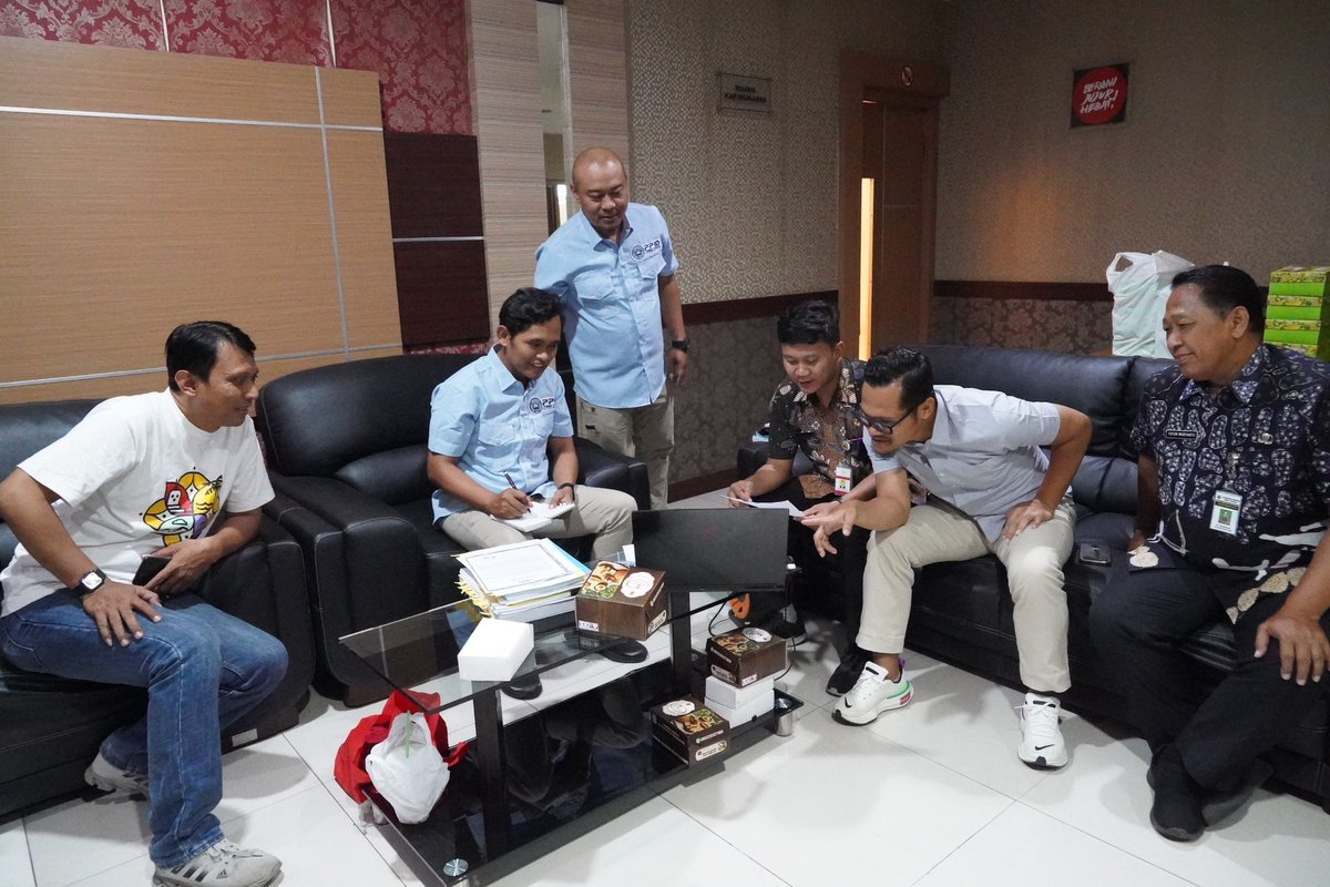Komisi Informasi Provinsi Jawa Tengah <a href="/kipjateng/">Komisi Informasi Provinsi Jawa Tengah</a> melaksanakan visitasi ke Kantor Disporapar Prov Jateng, Jumat (18/10/2024). Kunjungan ini dalam rangka pemeringkatan badan publik th 2024 utk meningkatkan keterbukaan &amp; pelayanan informasi kpd masyarakat #keterbukaaninformasipublik