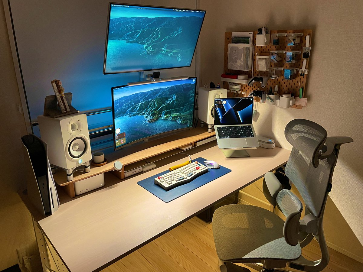 hirotommd's tweet photo. #お前らのpcデスク周り晒していけ 
#お前らのデスク周り晒してけ https://t.co/6r4dKXWcZD