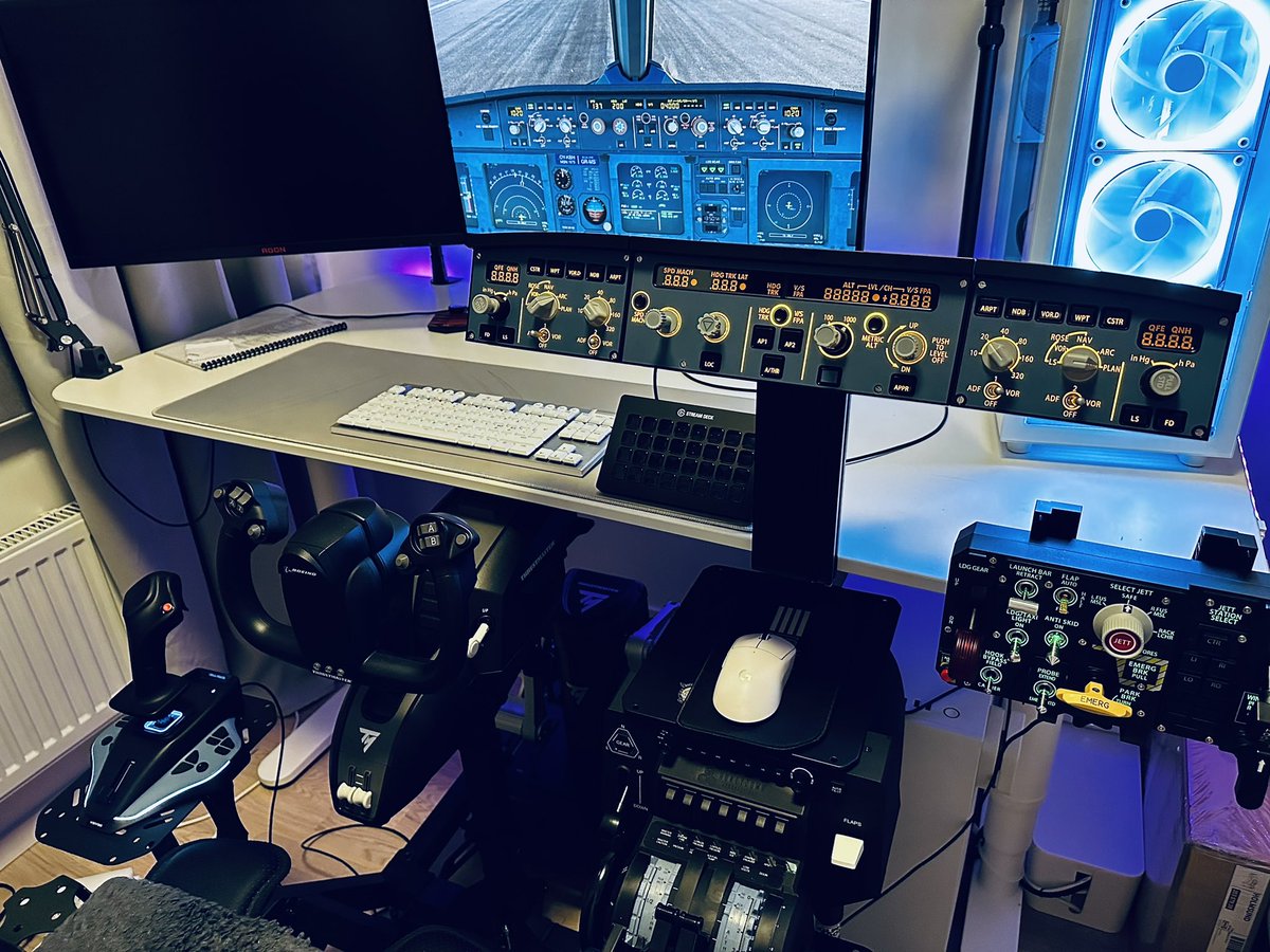 CryREED's tweet photo. Yesterday I finally got my EFIS 👌😍 and here is my setup and my mounting solution is perfect placement for my VR flying! Easy swap for another hit 737 lineup later on 😉 @WINWING_SIM https://t.co/7HVi3tnLos