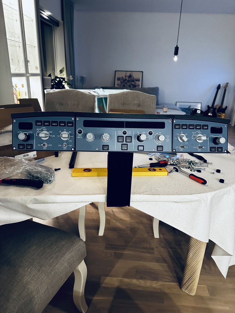 CryREED's tweet photo. Yesterday I finally got my EFIS 👌😍 and here is my setup and my mounting solution is perfect placement for my VR flying! Easy swap for another hit 737 lineup later on 😉 @WINWING_SIM https://t.co/7HVi3tnLos