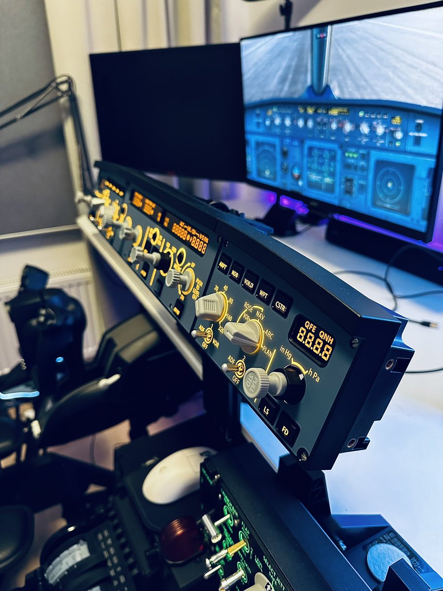 CryREED's tweet photo. Yesterday I finally got my EFIS 👌😍 and here is my setup and my mounting solution is perfect placement for my VR flying! Easy swap for another hit 737 lineup later on 😉 @WINWING_SIM https://t.co/7HVi3tnLos