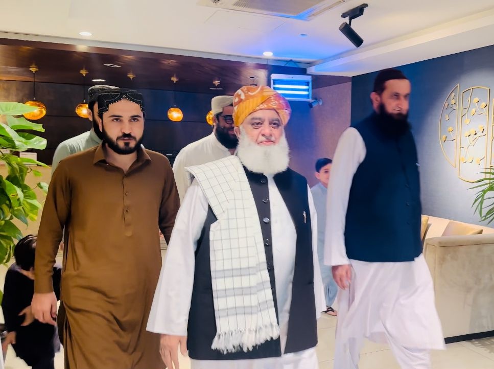 برادرم <a href="/Sibghatkhan786/">Sibghatullah kakar</a>
کو ساتھی فالو کریں اورفالو بیک لیں 
#بدمعاشی_نہیں_چلےگی