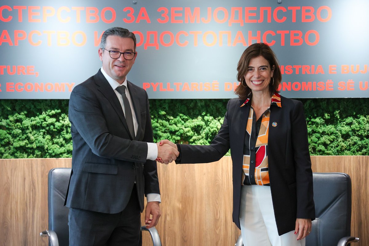 unwomeneca's tweet photo. Our Regional Director @BelenSanzLuq &amp; the Minister of Agriculture Cvetan Tripunovski signed an MoU to enhance opportunities for rural women in 🇲🇰's agricultural sector. This partnership strengthens efforts for financial independence, land ownership, and greater #GenderEquality. https://t.co/IZv7V4LSPe