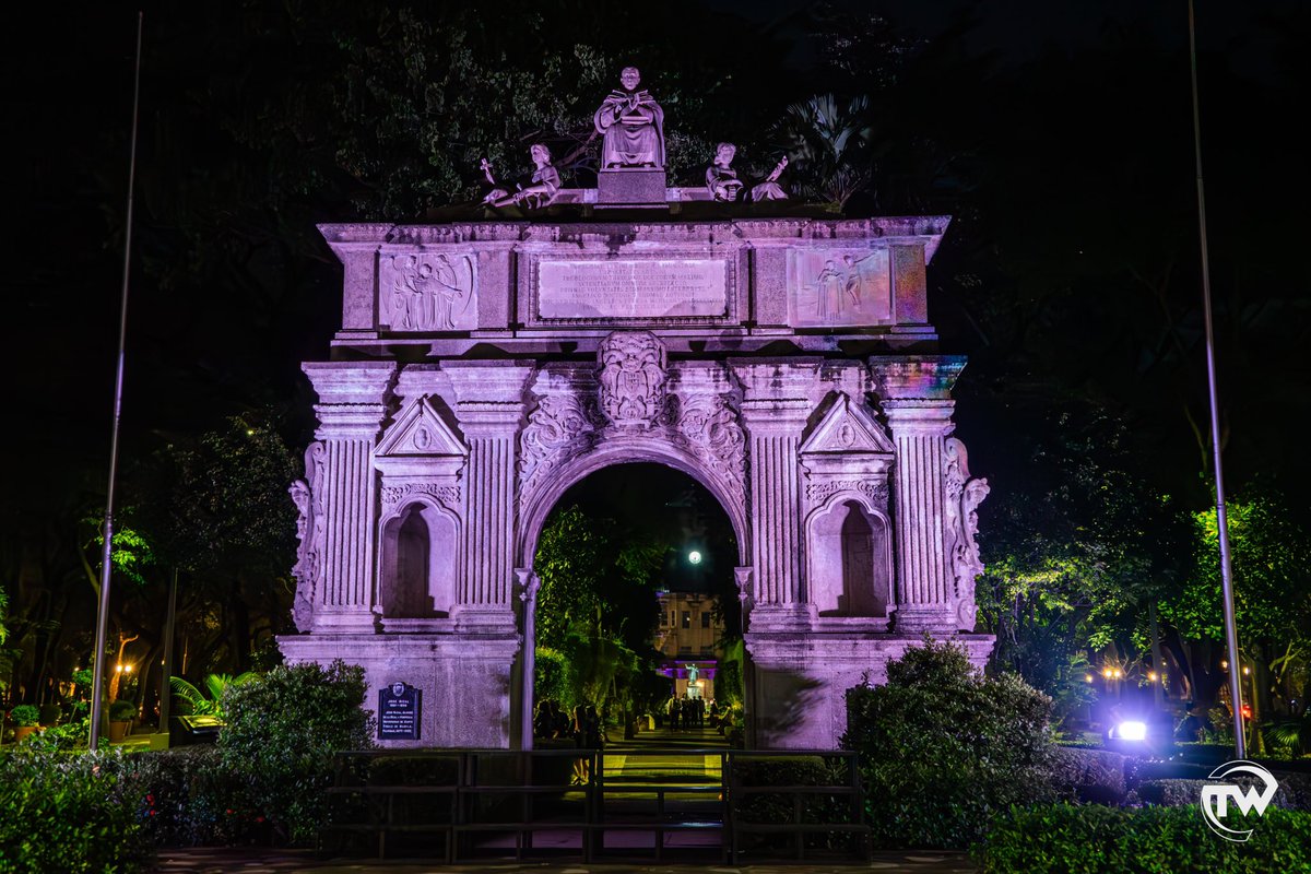 TomasinoWeb's tweet photo. LOOK: The Main Building and Arch of the Centuries are illuminated in pink in observance of the Breast Cancer Awareness Month on Friday night, Oct. 18. https://t.co/kKTQ1xwOwH