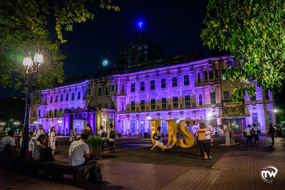 TomasinoWeb's tweet photo. LOOK: The Main Building and Arch of the Centuries are illuminated in pink in observance of the Breast Cancer Awareness Month on Friday night, Oct. 18. https://t.co/kKTQ1xwOwH