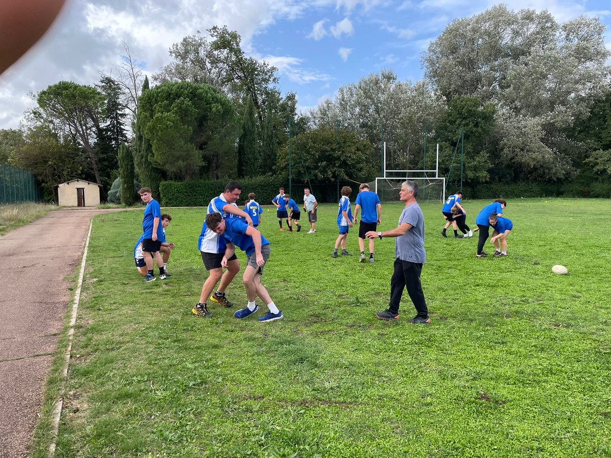 Le mercredi 9 octobre a eu lieu les Olympiades des collèges et le mercredi 16 octobre a eu lieu la Fête des lycées !

Ces deux évènements sont labélisées Journée Nationale du Sport Scolaire, l'opportunité pour les élèves de découvrir les sports proposés dans leurs établissements.