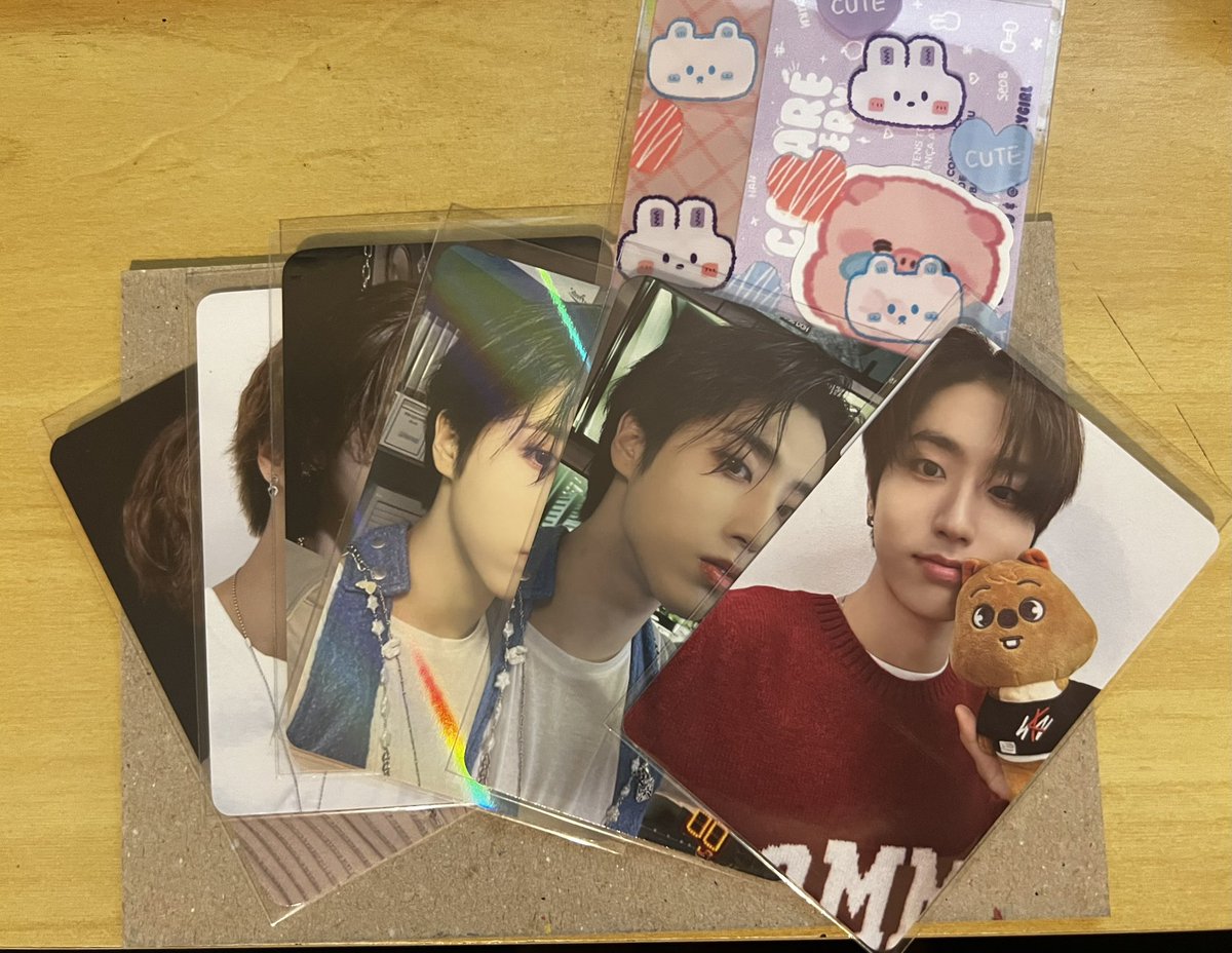 collectorhanji's tweet photo. feedback super positivo pra @82luvclub e pra @_binmaru pela ceg de pobs de rockstar! ceg transparente e com atualizações de todas as etapas, veio tudo bem embaladinho! obrigada 💞

(feedback antes tarde do que nunca 😅) https://t.co/XQkcNkIqsi