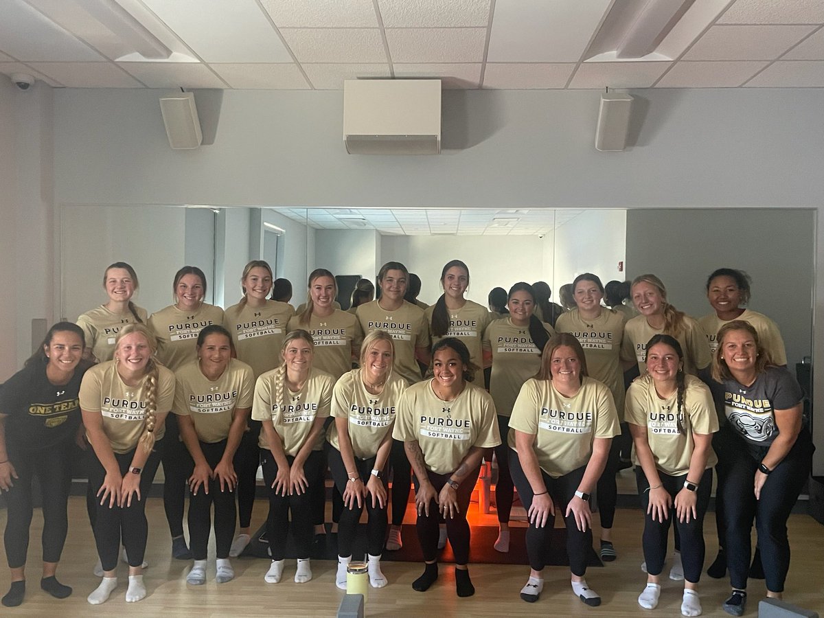 MastodonSB's tweet photo. Thursday was a great day for our Dons! We had a great Yoga session and then our girls were celebrated by earning the highest GPA for all women’s sports teams at PFW!📚🎉🥎🦣 Way to go Dons!
#SmartDons
#TuskUp
#MastodonSoftball https://t.co/fFPH8JGU50