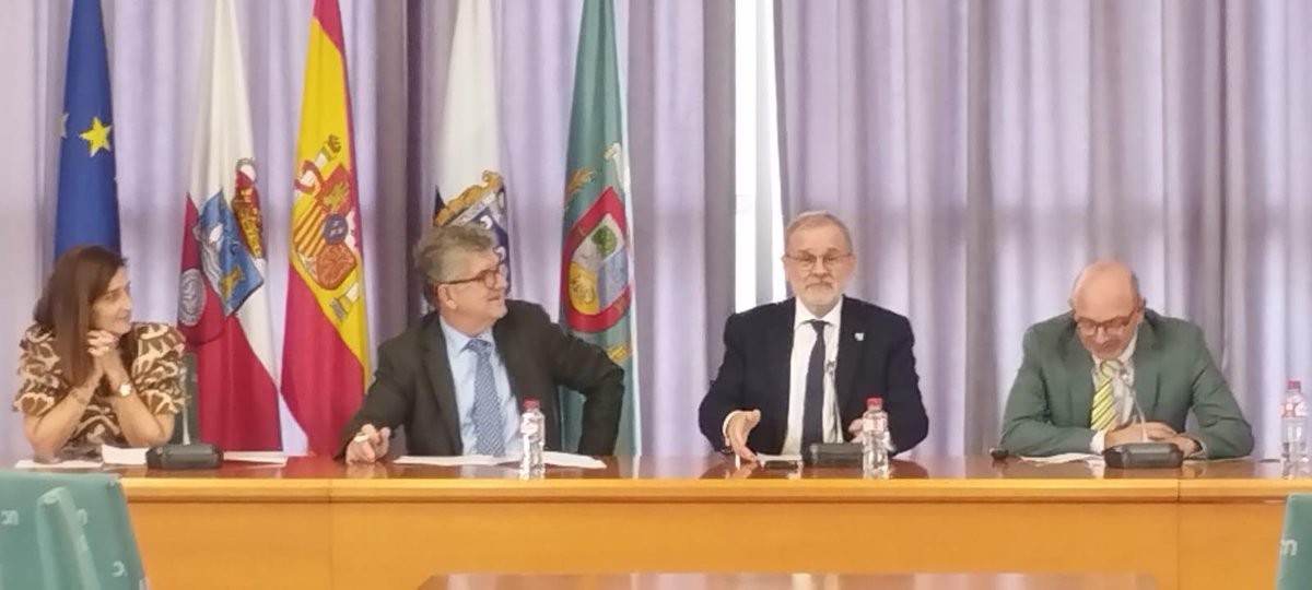 Está mañana <a href="/andresdediegom/">Andres Diego</a> ha participado en la clausura del congreso sobre #IA y estado de derecho en la <a href="/unican/">Universidad de Cantabria</a>
