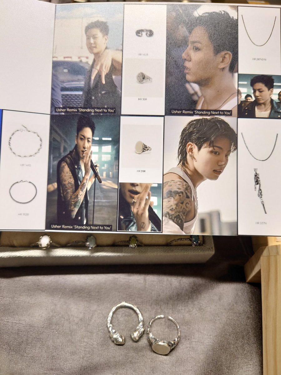 solo_busan_bts's tweet photo. 新沙のアクセ屋さん
#HARANG ✨
”実際に”グクとジミンちゃんが着用したリングを
お店の方が見せてれました〜😍
#방탄소년단진 @BTS_twt
@bts_bighit
#ジミン着用
#グク着用 https://t.co/mXyB5aObLm