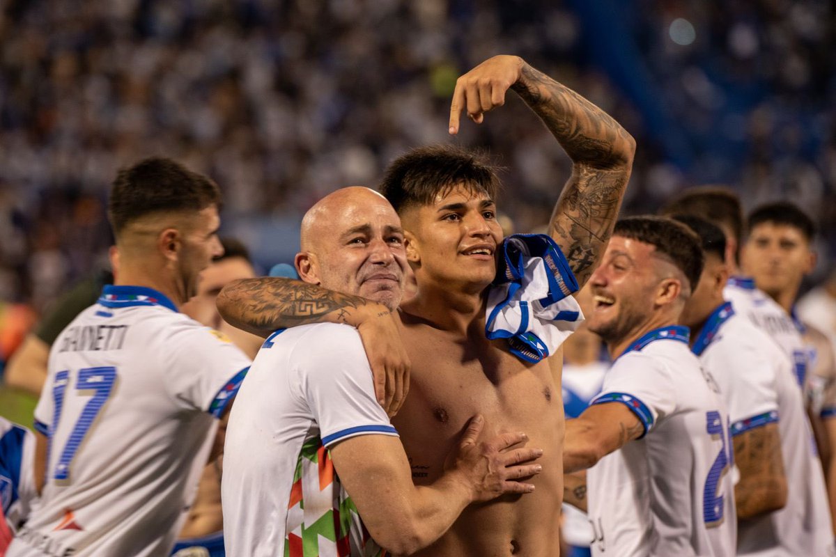 Velezonline's tweet photo. 81 años consecutivos en primera división y todo ganado en la cancha https://t.co/qE7OwsI6wF