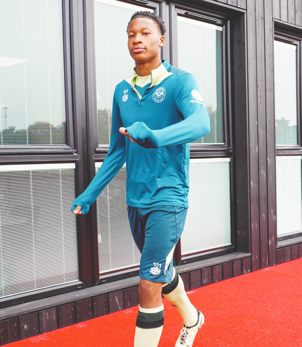 Brentford Academy tweet media