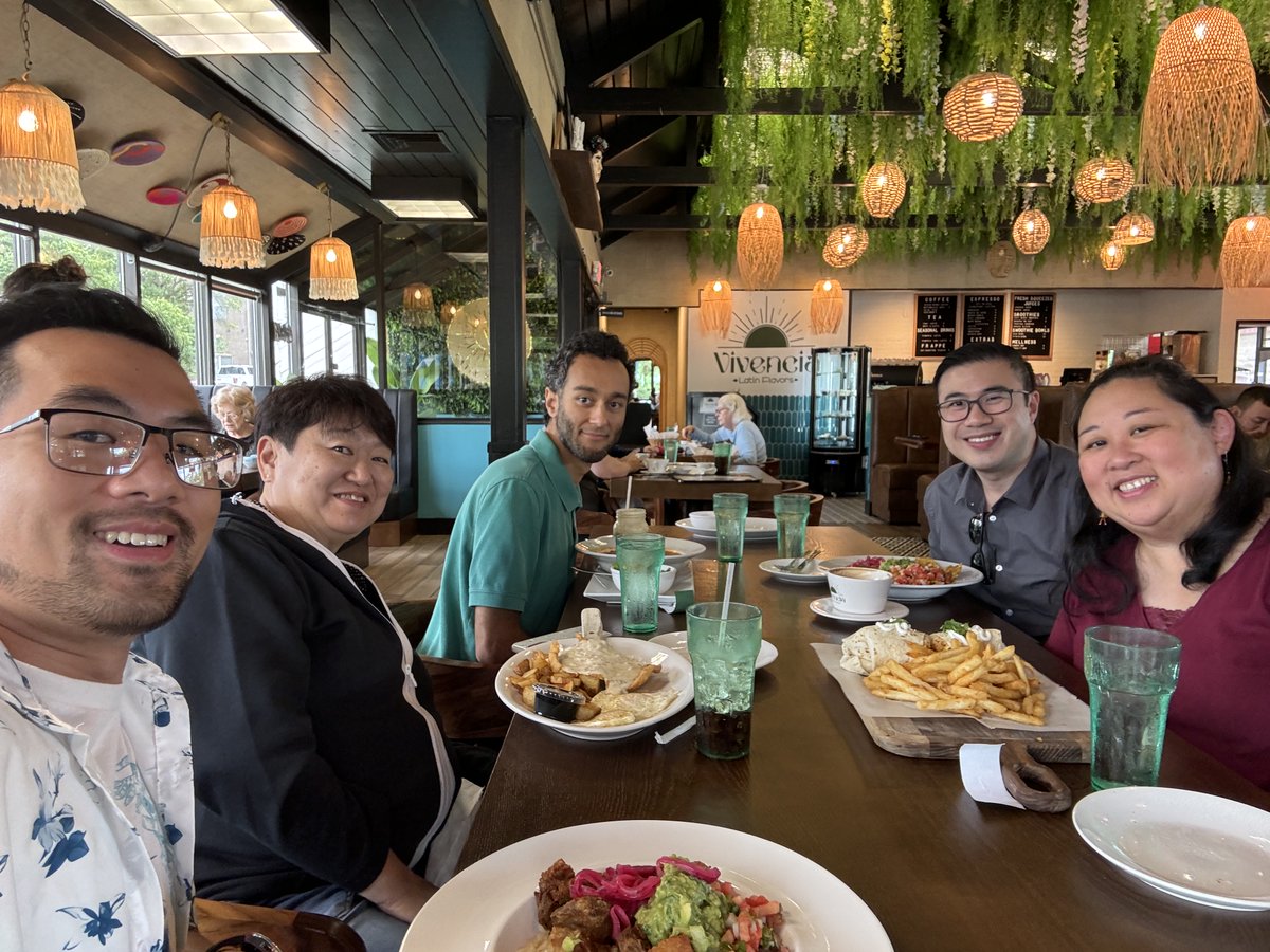 ChengLabIU's tweet image. We recently had Dr. Yuka Okada visit us for some research and some fun! Thanks for coming Yuka, we&apos;ll see you again soon!