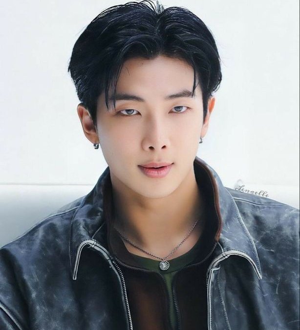 BANGT4NBEST's tweet photo. SI AÚN NO DEJAN SU VOTO DIARIO LO PUEDEN HACER AQUÍ, DANDO RT O COMENTANDO

+ I vote #rm for Fan's Choice - Male Award #2024MAMAVOTE https://t.co/IW5XfdKjyO