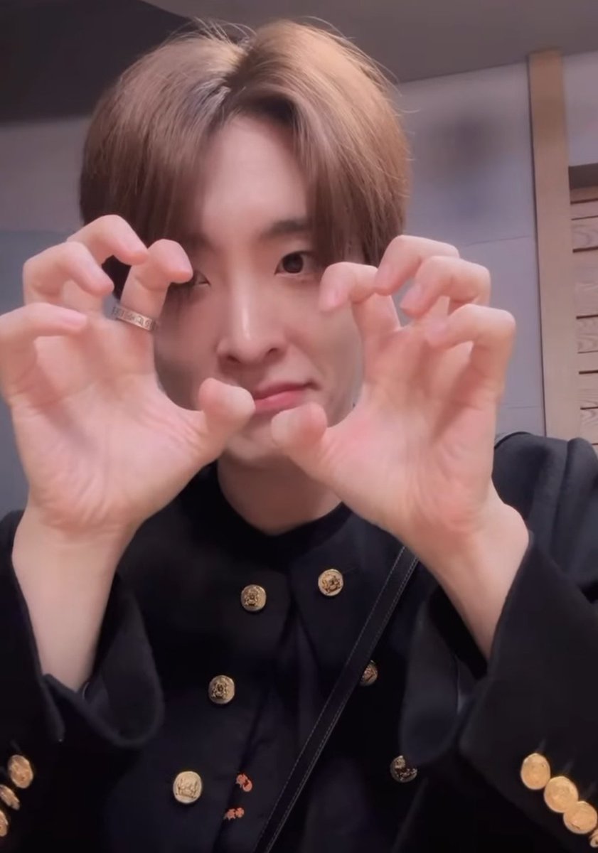 Kkawoo_YJ's tweet photo. เงินเดือนของเราก็เป็นของเทอนั่นแหละ ✊️🖐✊️🖐🐱 https://t.co/KT8oxte4vD