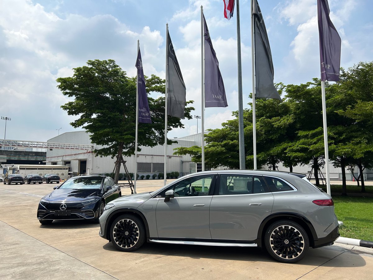 GermanThaiChamb's tweet photo. On their last day in 🇹🇭, the delegation of the trade mission🇩🇪 headed by @WM_BW Dr Hoffmeister-Kraut MdL visited 1) #MercedesBenz Manufacturing to explore the HV-Battery plant & 2) #Guehring for the company's workshop of precision tools #GTCCmembers #PartnerInThailand https://t.co/USBG7qb5BM