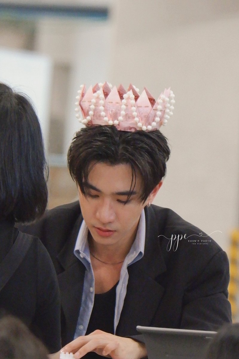 KhunP_photo's tweet photo. มายบอยย~ 👑👑

PERTHSANTA X BOOKEXPO
#BookExpo2024xPS 
#KDPPE #PerthTanapon 
#Santapp #PerthSanta
#เพิร์ธแซนต้า https://t.co/klsI2Jvwav