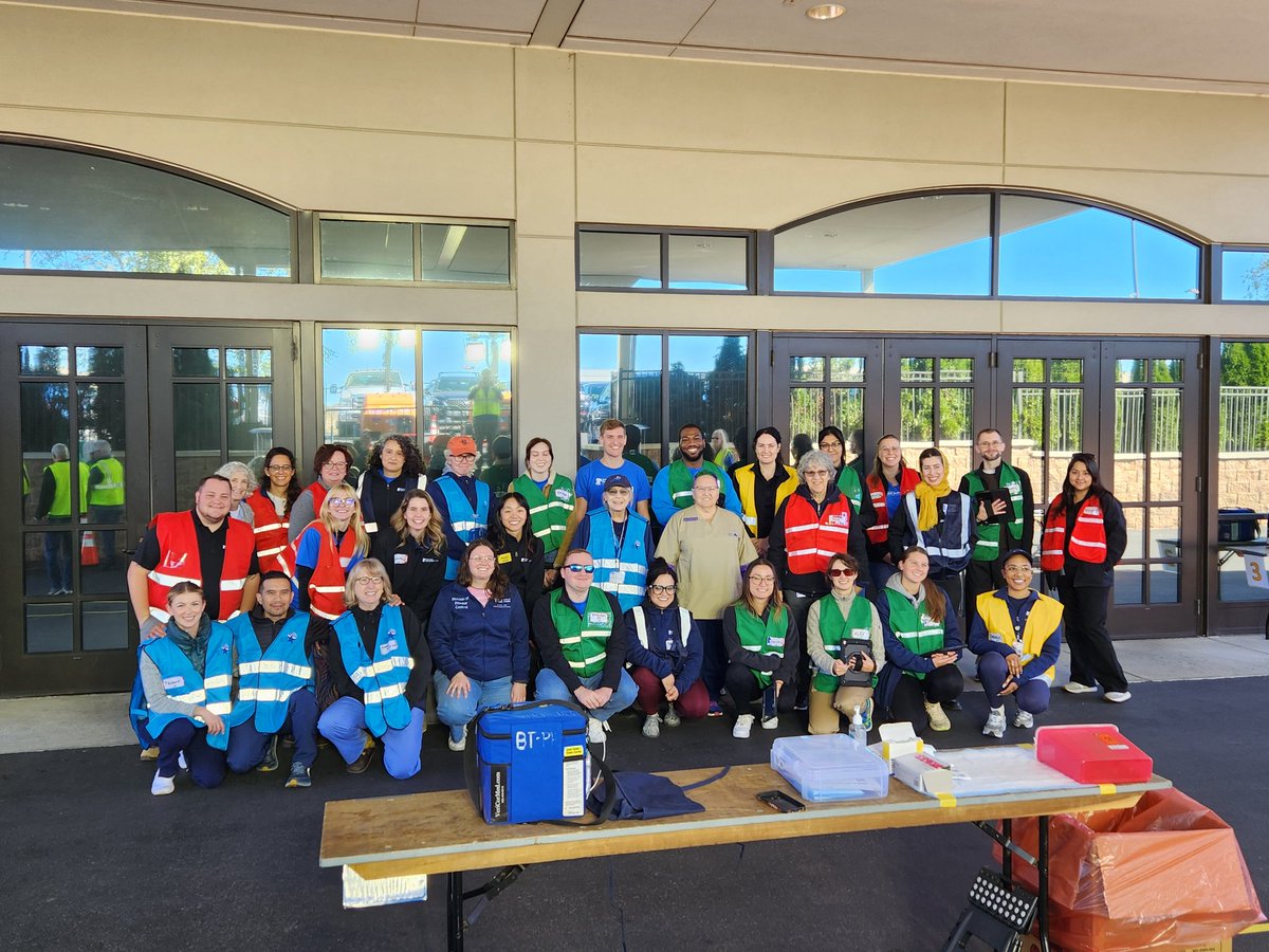 PPDExplorers's tweet image. Our future officers in law enforcement support and assisting law enforcement families at @LEHB2233 Flu shot drive at the @FOPLodge5. Thanks to all the health care workers who also worked it!! 💉 @PPDComPrtBureau   @PPDInspJThomas