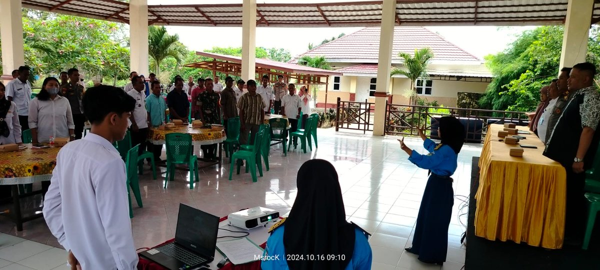 Trd0902's tweet photo. Pendim0902BERAU - Kekerasan terhadap perempuan dan anak merupakan persoalan serius, untuk Atasi permasalahan ini Babinsa Koramil 09/Biatan Sertu Aidil ikut berpartisipasi dalam Giat sosialisasi dan advokasi, bertempat di Pendopo Kantor Camat Biatan Kab. Berau. Rabu (16/10/2024). https://t.co/LltM6JFE0s