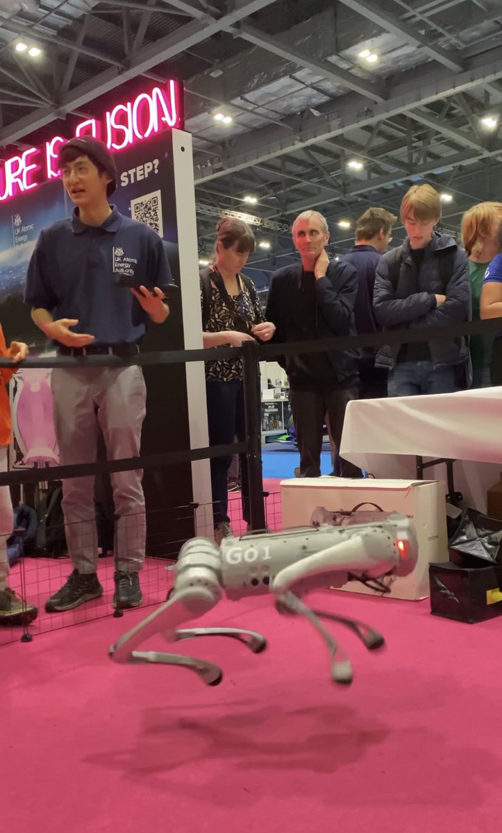 madsprixe's tweet photo. Thank you @RoyEntSoc and @newscientist for a great weekend working at #newscientistlive @ExCeLLondon !! What a great opportunity to get hands on with so much modern tech and research 🤖🐞 https://t.co/Boq389DF1m