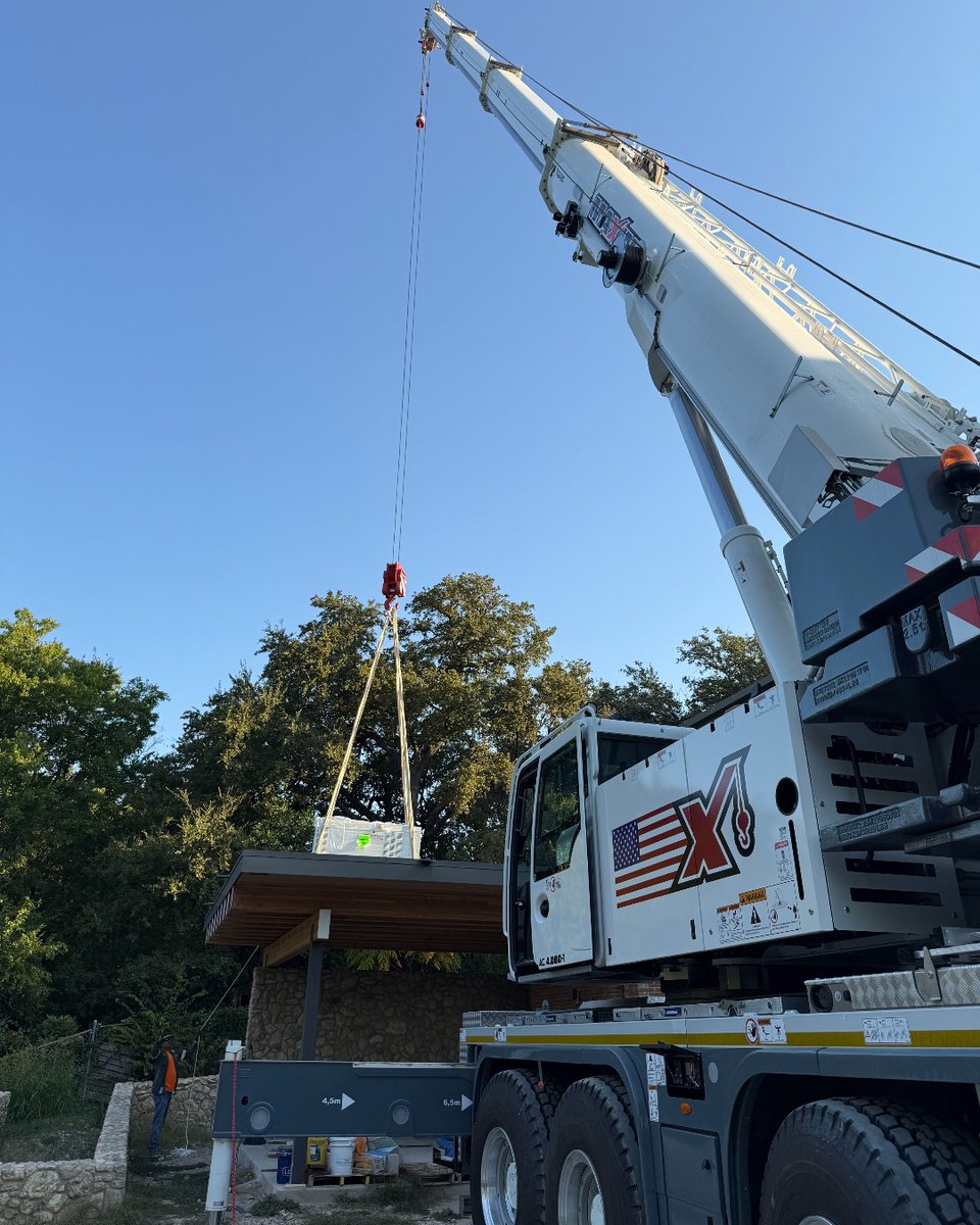 Maxim Crane Works tweet media
