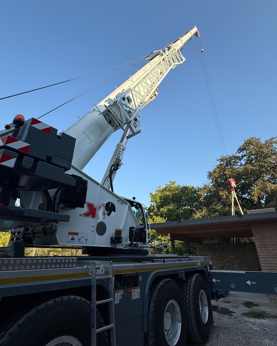 Maxim Crane Works tweet media