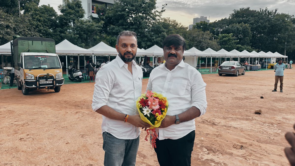 SandeepForYours's tweet photo. ಬ್ಯಾಟರಾಯನಪುರದ ಕ್ಷೇತ್ರದ ಬಿಜೆಪಿ ನಾಯಕರು ಹಾಗೂ ರಾಜ್ಯ ಬಿಜೆಪಿ ಕಾರ್ಯದರ್ಶಿಗಳಾದ ತಮ್ಮೇಶ ಗೌಡ ರವರನ್ನು ಬೇಟಿ ಮಾಡಿ ಅವರು ಆಯೋಜಿಸಿರುವ ದಸರಾ ಉತ್ಸವಕ್ಕೆ ಶುಭ ಕೋರಿದ ಚಿಕ್ಕಬಳ್ಳಾಪುರದ ಯುವ ಮುಖಂಡರಾದ ಸಂದೀಪ್ ರೆಡ್ಡಿ ರವರು.
#SandeepReddyForPeople #SRTeam #BSCT #SRFP #SandeepReddy #chikkaballapura #TrendingNow https://t.co/KX28QQenq7