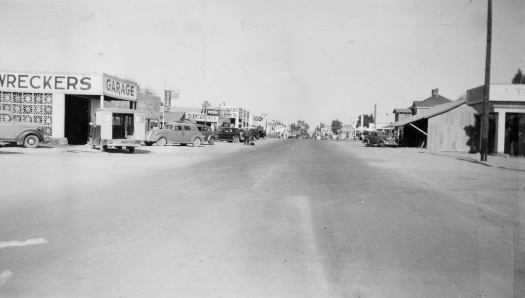 ArizonaDOT's tweet photo. ADOT Flashback Trivia: This photograph was taken in the 1930s of the "Mother of Arizona Highways".
What highway are we looking at?
Hint: 1) The highway no longer exists. 2) The highway traveled through Douglas and Yuma.
#FlashbackTrivia https://t.co/yvr2PNQxXs