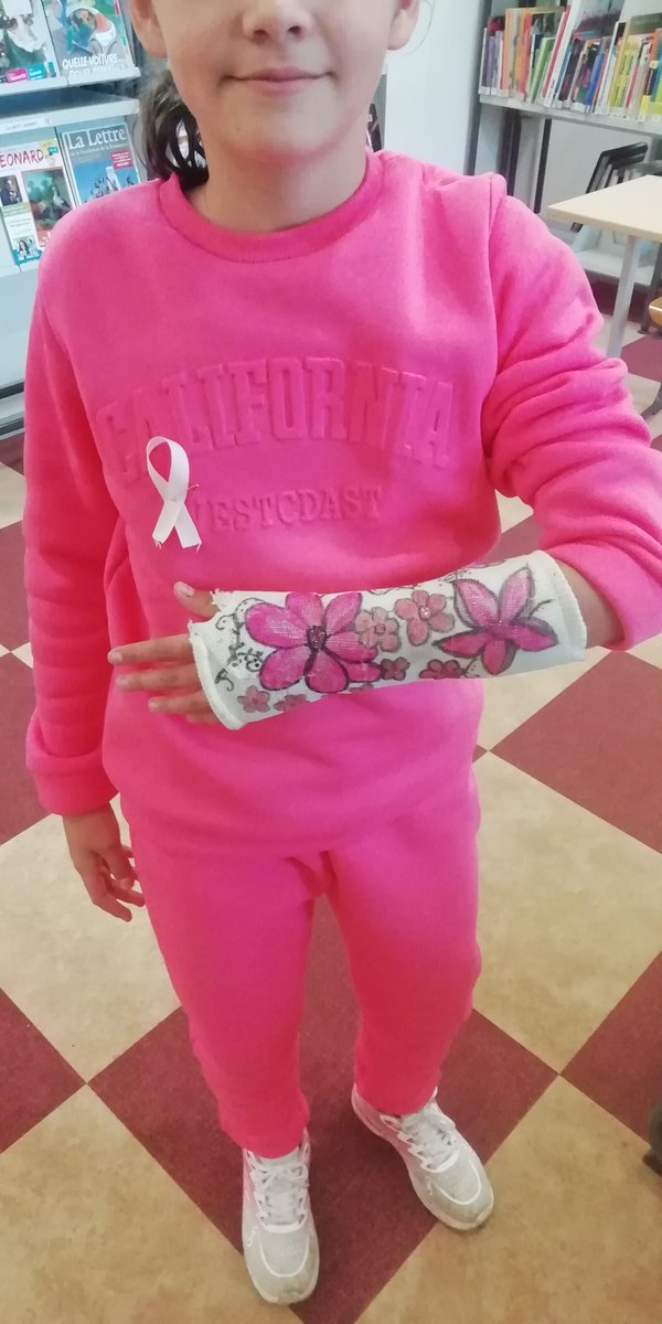 EREA_16's tweet photo. VENDREDI 18 OCTOBRE : Opération « PINK DRESS CODE » à @EREA_16   #OctobreRose 
@laliguecancer @dsden16 @acpoitiers @charentelibre https://t.co/1uAJlcQyW7