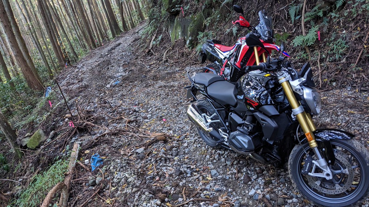 MASA_BHB's tweet photo. 白銀林道と早川・石橋林道ツーリング
R1250Rでついてきた後輩に拍手喝采(笑)

ここはそのバイクでくる場所じゃねぇwww

 #CRF250RALLY
 #R1250R
 #林道ツーリング
 #蜘蛛の巣採集
 #オフロードバイク
 #バイクのある生活
 #バイク #林道 https://t.co/fCcCUQmwBH