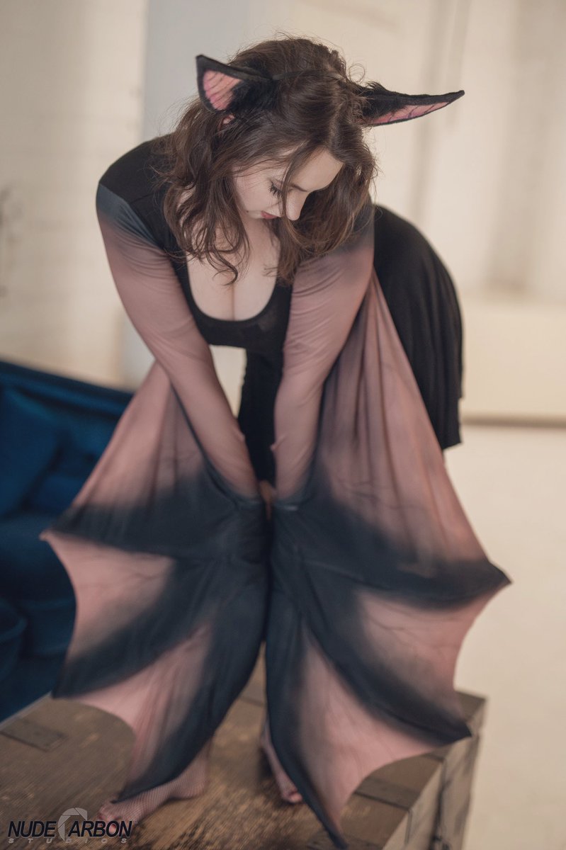 NudeCarbon's tweet image. Yo, the name is Batty
The logic is erratic,
Potato in a jacket,
Toys in the attic,

(IG) zoltar.jacques

#bat #batty #cosplay #halloween