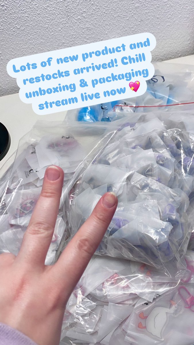 Chill hangout stream live now! twitch.tv/killvannah