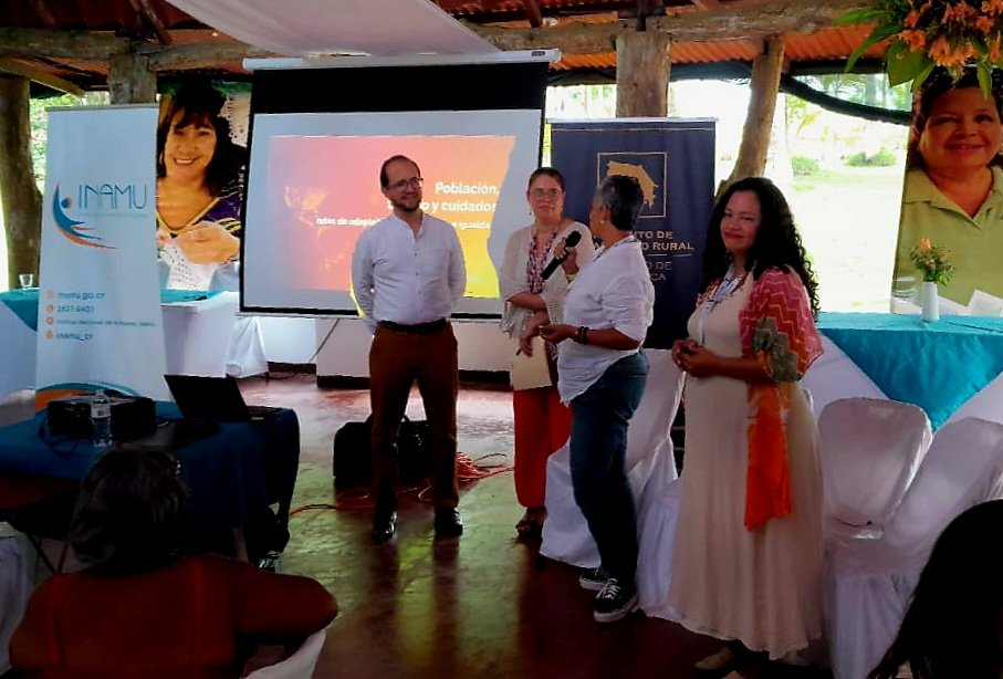 juanluisbm's tweet photo. ¡La fuerza de las #mujeres rurales dinamiza el desarrollo humano de CR!
Desde @UNFPACostaRica acompañamos al #INAMU @InderCostaRica y @PNUD_CR en el Congreso de Mujeres Rurales para hablar sobre demografía, uso del tiempo y cuidados
#NoDejarANadieAtrás #AdaptaciónDemográfica https://t.co/iMMX2dZvj6