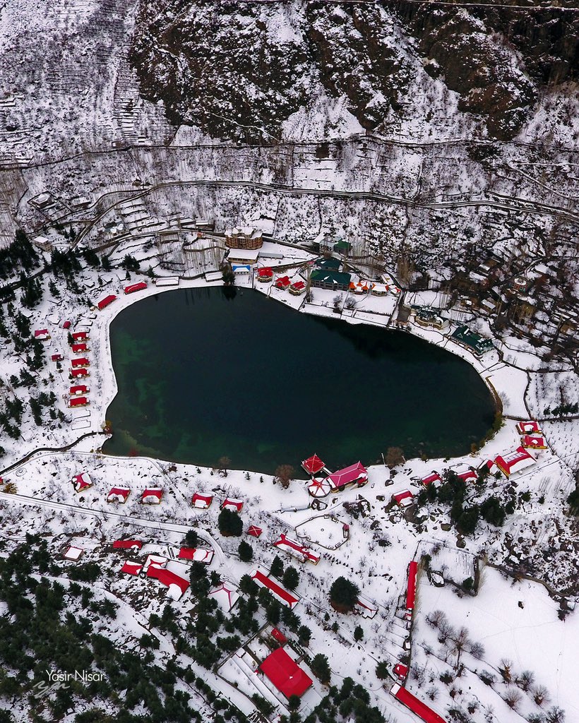 yasirnisar's tweet photo. Would you like to visit Skardu to witness in Autumn or in Winters !!

#gilgitBaltistan #Autumnvibes #Pakistan https://t.co/kGI9cjLt1Y