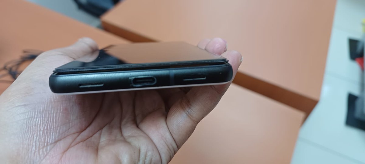 drsoops's tweet photo. That I could even consider replacing the phone. I didn't expect such an issue under 2 yrs of using this so carefully. Thoughts ?
@GoogleIndia @madebygoogle @GooglePixel_US https://t.co/FLHdt9RNqC