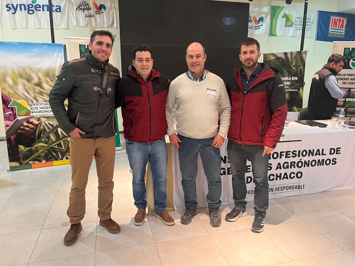 romano_nel's tweet photo. Capacitacion sobre #SMARTFOIL Junto a nuestro distribuidor Cesar Bendersky. https://t.co/all2mpMODK