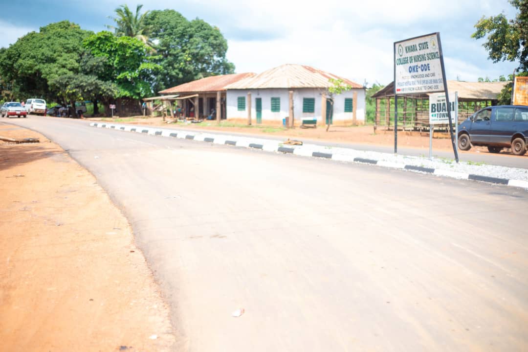 boom_purity's tweet photo. Govt Pushes for Swift, High-Quality Roads in Kwara South, Promises Timely Completion

•Commissioner urges contractors to deliver excellent work

The @followKWSG has reaffirmed its commitment to the enhancement of quality roads in the Kwara South https://t.co/zNovzbOT1P