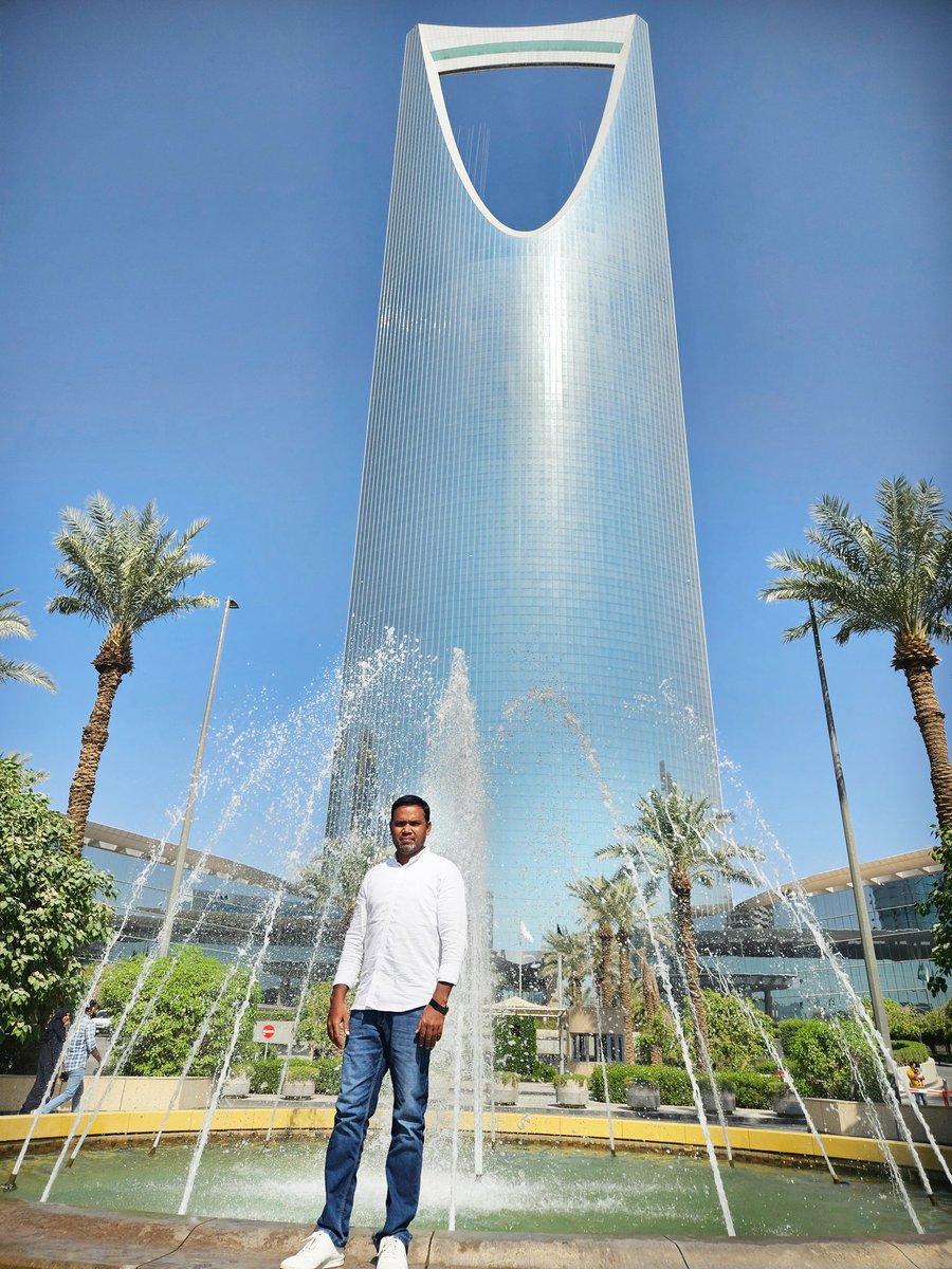 SaleemSk796's tweet photo. 🤍  Lovely surroundings and a fantastic view of the Tower of the Saudi Kingdom in Riyadh  🇸🇦

Streets of Riyadh absolutely Beautiful 😍 https://t.co/QGh7BKaGgJ