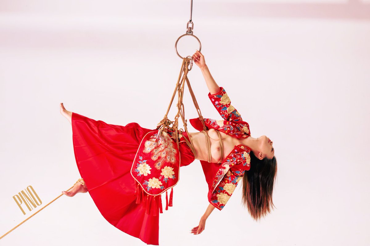 模特 @vivi99168 
rope @HaoHanShibari 
📸 @zaoyang111 
婚服中式绳子 https://t.co/sHRCqT704n