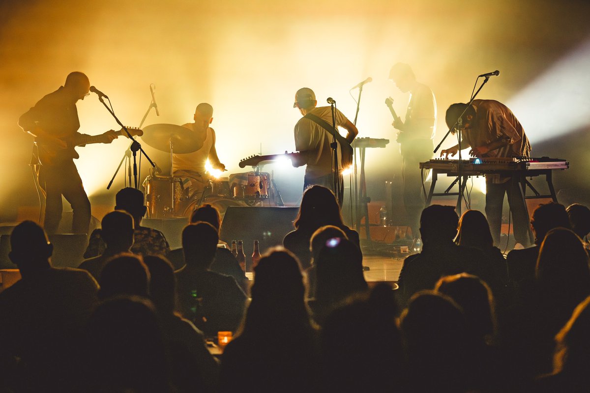 ✨Ferran Palau va presentar el seu nou treball “Plora Aquí” a l’ <a href="/EspaiOrfeo/">Espai Orfeó</a> 💥

Moltíssimes gràcies a tots els que vau plenar la sala de gom a gom i a tot l’equip de <a href="/curtcircuit/">Curtcircuit</a> per fer-ho possible de nou.

📸 <a href="/Ismaelboldu/">Ismael Boldú</a> 

 <a href="/AsaccConcerts/">ASACC</a> <a href="/FerranPalau/">Ferran Palau</a> 
 @casesdelamusica