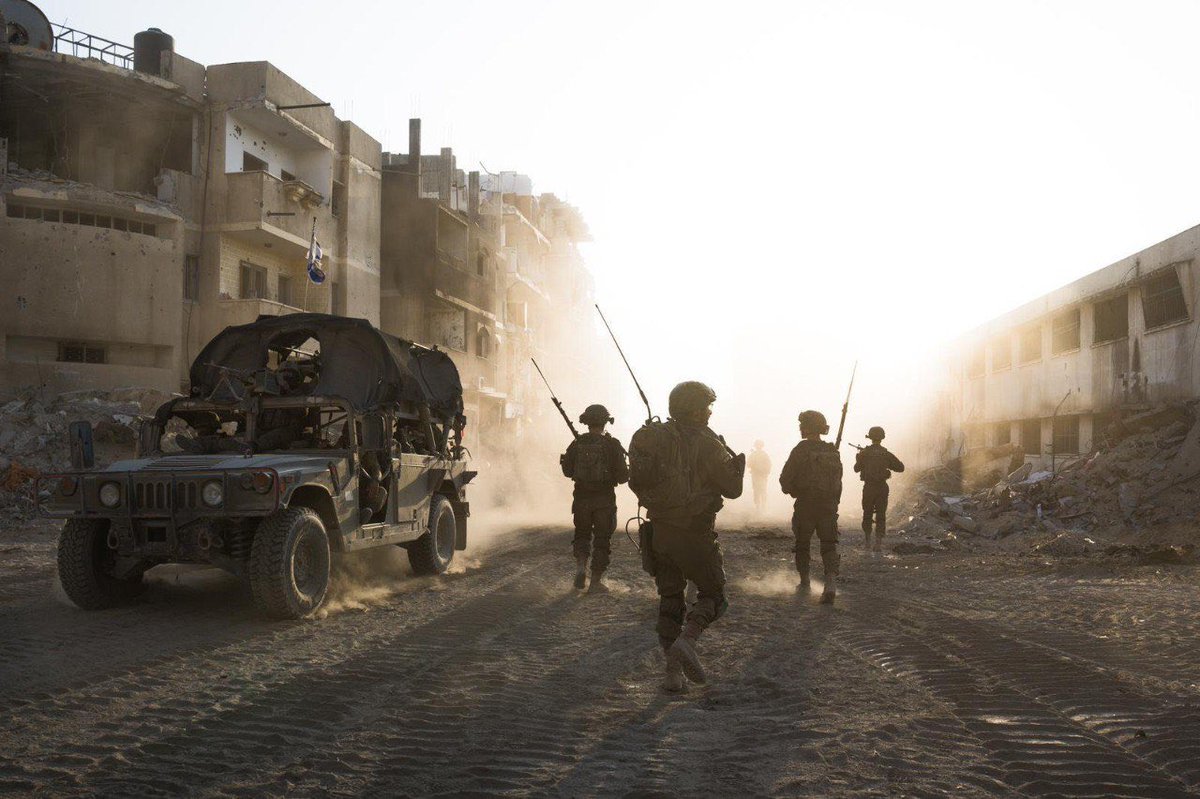 gantzbe's tweet image. לא הכל קמפיין פוליטי. 

זו כבר פרקטיקה מוכרת, של ריבים על קרדיט, והתנגחויות פוליטיות, גם במהלך המלחמה הקשה והארוכה ביותר שידענו. 

אחרי כל הצלחה מבצעית, דווקא ברגעים שאמורים לאחד בינינו, יש מי שמתעקשים להפריד. גם אחרי חיסולים של אויבינו המרים ביותר, יש מי שמחפשים בכוח יריבים…