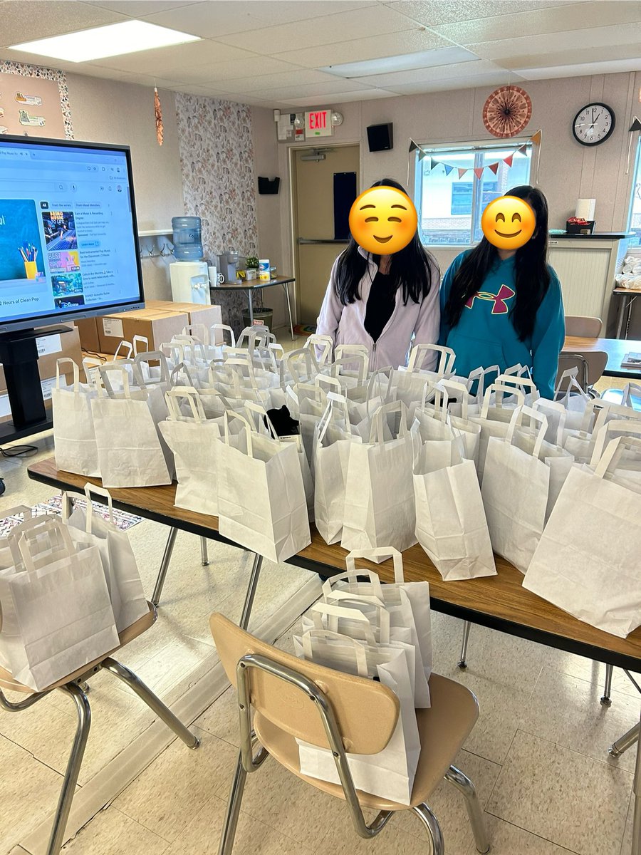 I can always count on the 5th grade girls to lend a hand! These Mustangs put together 50 goodie bags for our parents to take home at food distribution earlier this month. They also insisted on making extra bags for their own moms ❤️ #MHESCommunitySchoolSpirit!