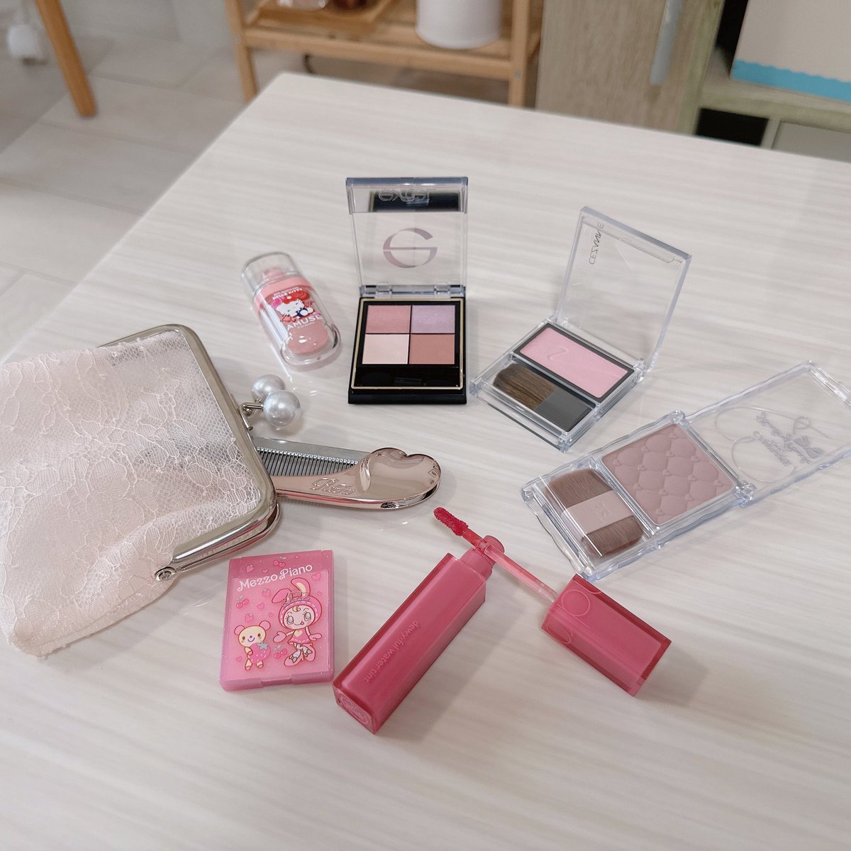 aoiroom2's tweet photo. パーソナルカラー診断の結果が
1stブライトサマー2ndクリアウィンター。
���イクもだけど、ネットでの洋服選びで色の失敗が減る！！
まだ受けてない人は是非自己診断じゃなくてプロに診断してもらうのがいいかも♪
私自己診断でずっとイエベ春だと思ってたから…笑 https://t.co/G8bU5WUY9W